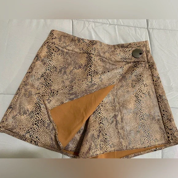 Pretty Python High Rise Skort - Picture 3 of 4